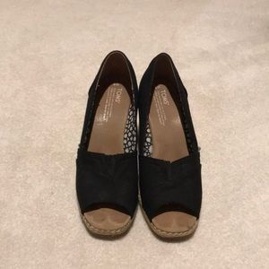 Tom’s Black Wedges